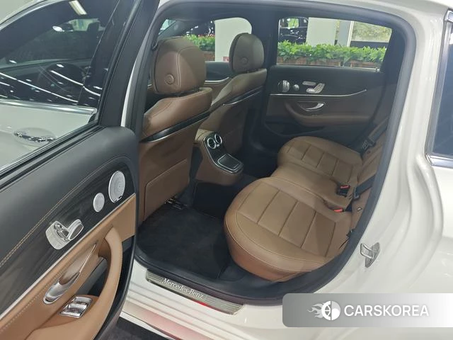 Mercedes-Benz E-Class 2021 Белый из Китая, фото 6