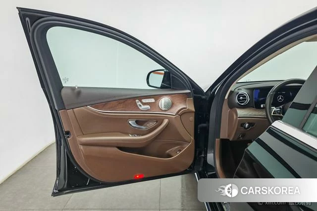 Mercedes-Benz E-Class 2022 Черный из Китая, фото 6