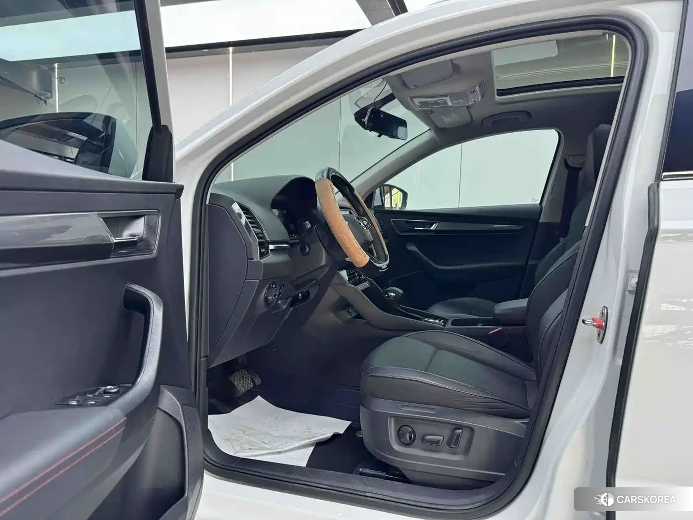 Skoda Karoq 2023 Белый из Китая, фото 6