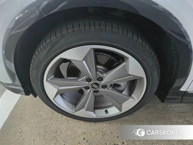 Audi Q4 e-Tron (F4) 2026 Белый из Кореи, фото 6