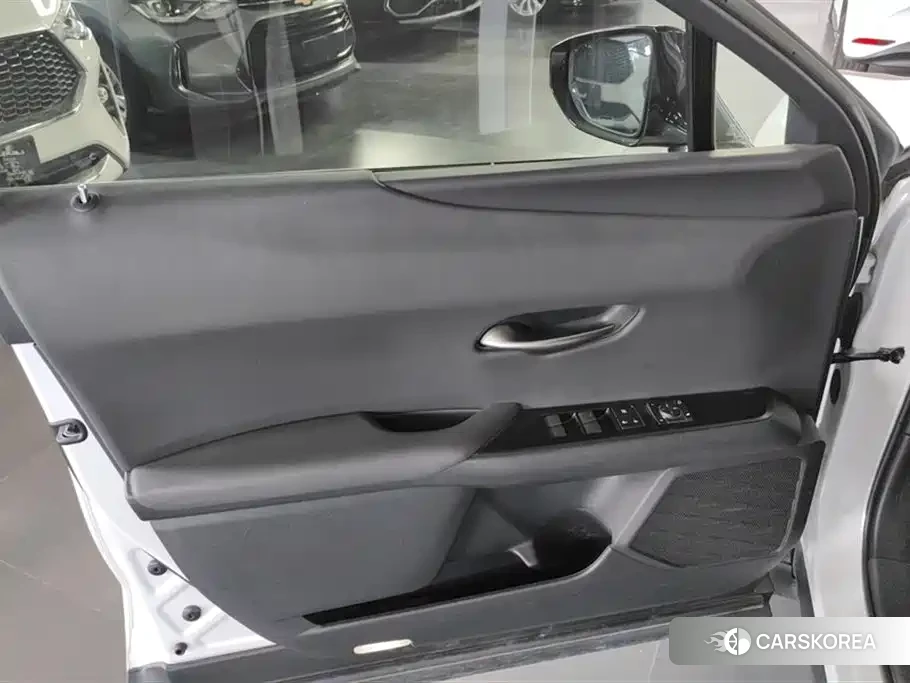 Lexus UX 2023 Белый из Китая, фото 6