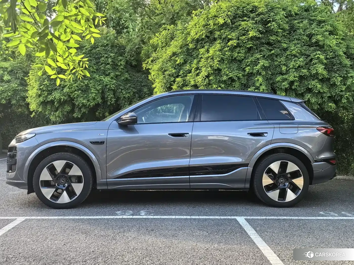 Audi Q6L 2025 Silver/gray из Китая, фото 6