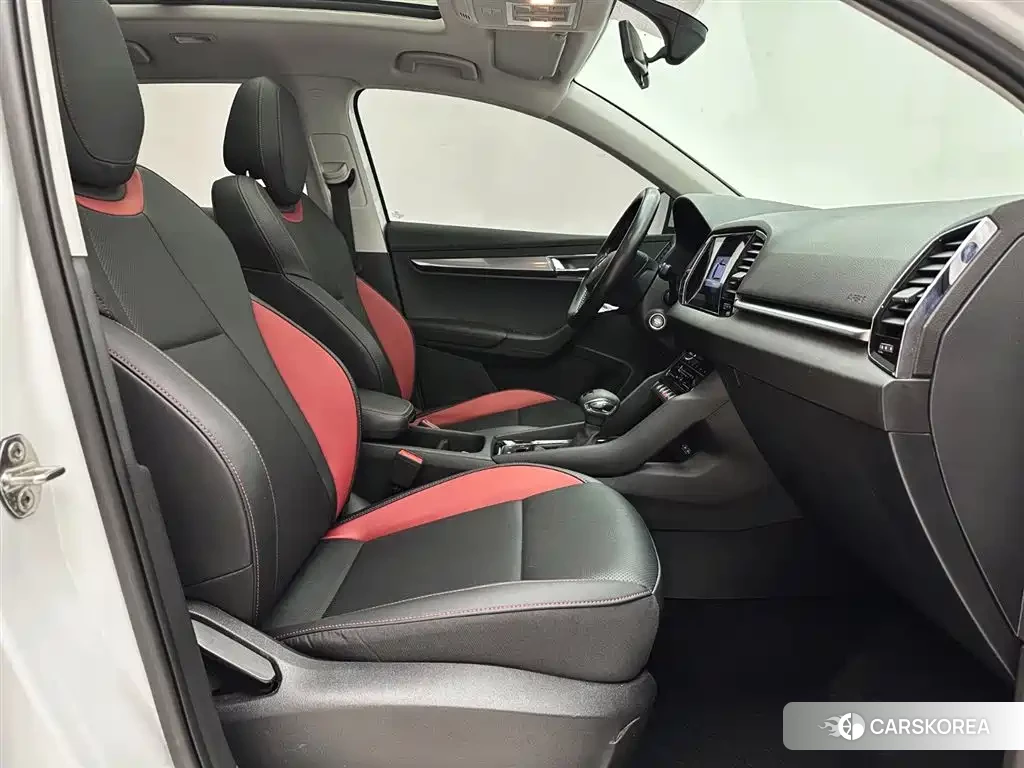 Skoda Karoq 2023 Белый из Китая, фото 6