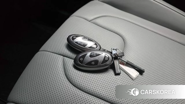 Hyundai The New Avante (CN7) 2023 Серебристо-серый из Кореи, фото 6