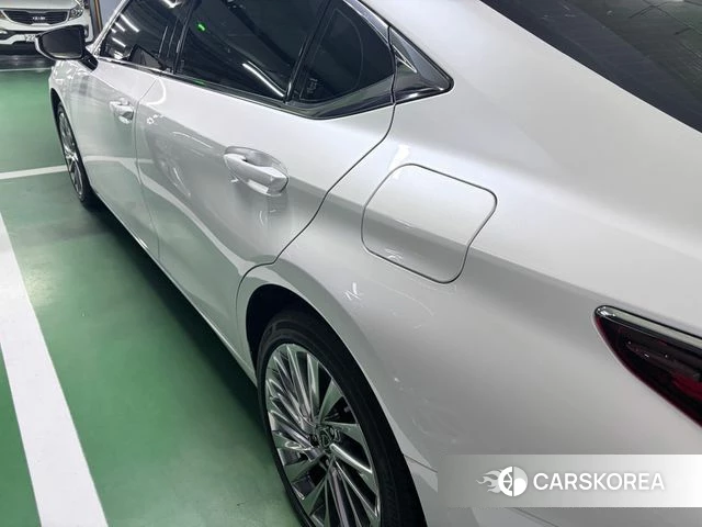 Lexus ES300h 7th generation 2023 Белый из Кореи, фото 6