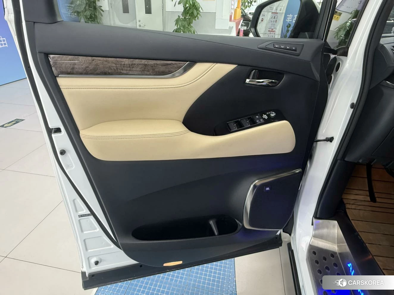 Toyota Alphard 2021 Белый из Китая, фото 6