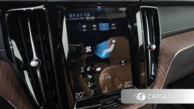 Volvo XC60 second Generation 2021 Белый из Кореи, фото 6