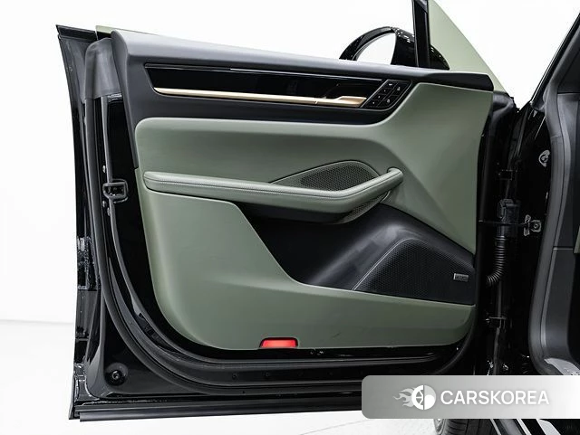 Porsche Makan EV id 4897800 из Кореи 7