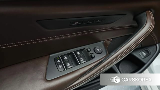BMW 5 Series (G30) id 3834994 из Кореи 7