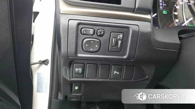 Lexus CT200h id 4944349 из Кореи 7