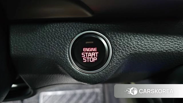 Kia Stonic id 5035432 из Кореи 7
