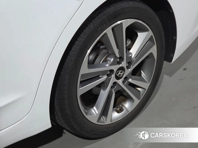 Hyundai Avante AD id 5024063 из Кореи 7