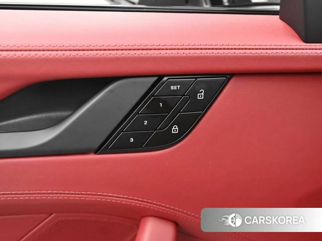 Porsche 911(992) id 4777976 из Кореи 7