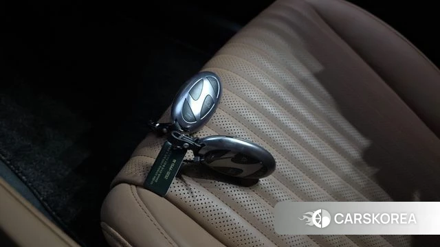 Hyundai Grandeur Hybrid (GN7) id 5001789 из Кореи 8