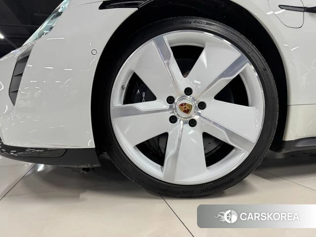 Porsche Taycan id 4899843 из Кореи 8