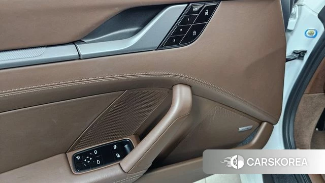 Porsche 911(992) id 4741396 из Кореи 8