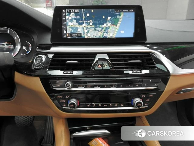 BMW 5 Series (G30) id 5029475 из Кореи 8