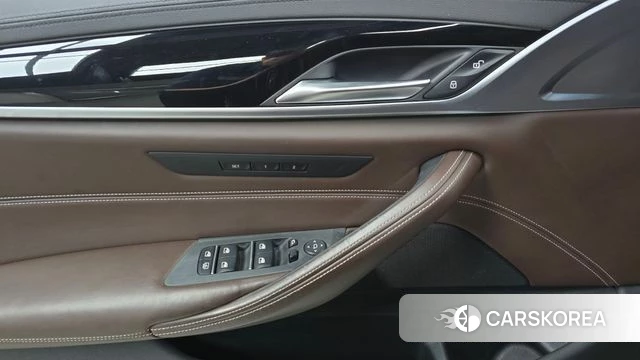 BMW 5 Series (G30) id 5035628 из Кореи 8