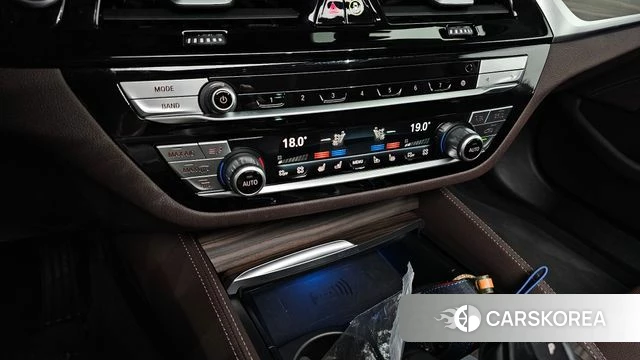 BMW 5 Series (G30) id 4965817 из Кореи 8