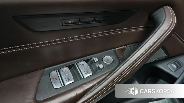 BMW 5 Series (G30) id 4943445 из Кореи 8