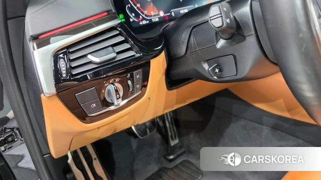 BMW 5 Series (G30) id 5012627 из Кореи 8