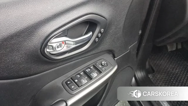 Jeep Cherokee (KL) id 3771381 из Кореи 8