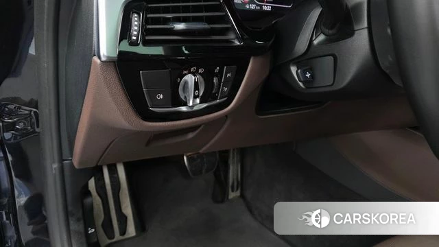 BMW 5 Series (G30) id 5034855 из Кореи 8