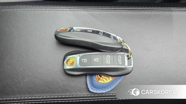 Porsche 911(992) id 4997709 из Кореи 9