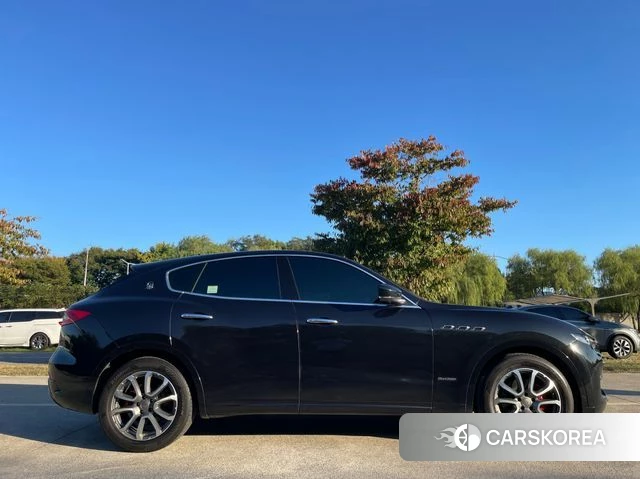 Maserati Levante id 5041603 из Кореи 9