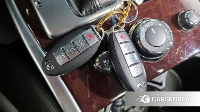 Infiniti Q70 id 3714003 из Кореи 9