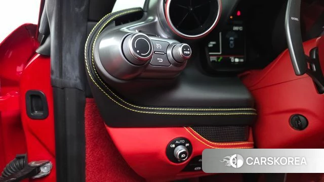 Ferrari F8 Tributo id 5027977 из Кореи 9