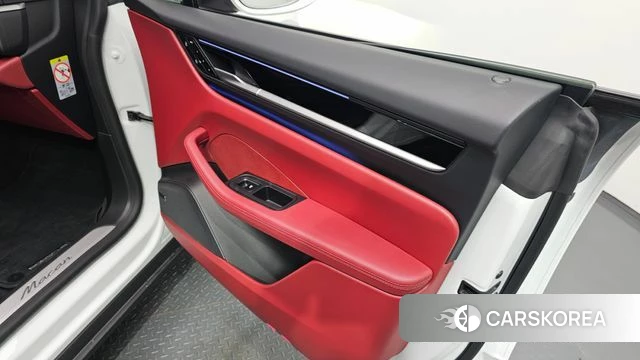 Porsche Makan EV id 4279892 из Кореи 9