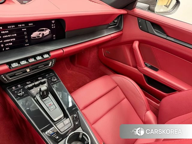 Porsche 911(992) id 4740759 из Кореи 9
