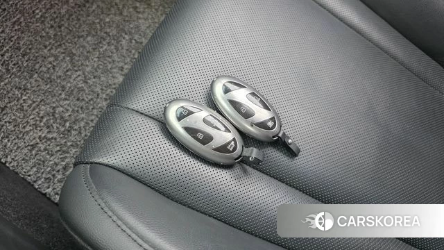 Hyundai Grandeur (GN7) id 4725839 из Кореи 9