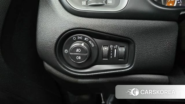 Jeep Renegade id 5018782 из Кореи 9