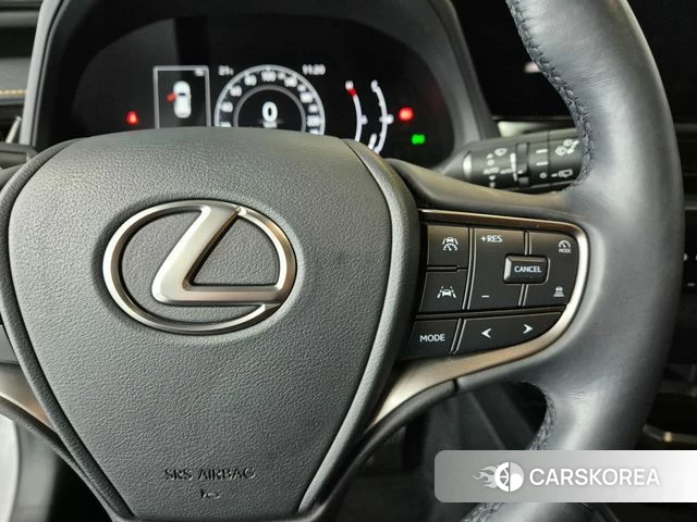 Lexus UX300h id 4957274 из Кореи 9