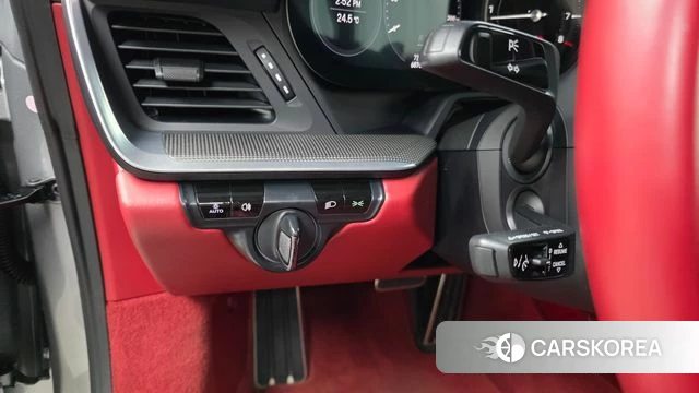 Porsche 911(992) id 4930069 из Кореи 9