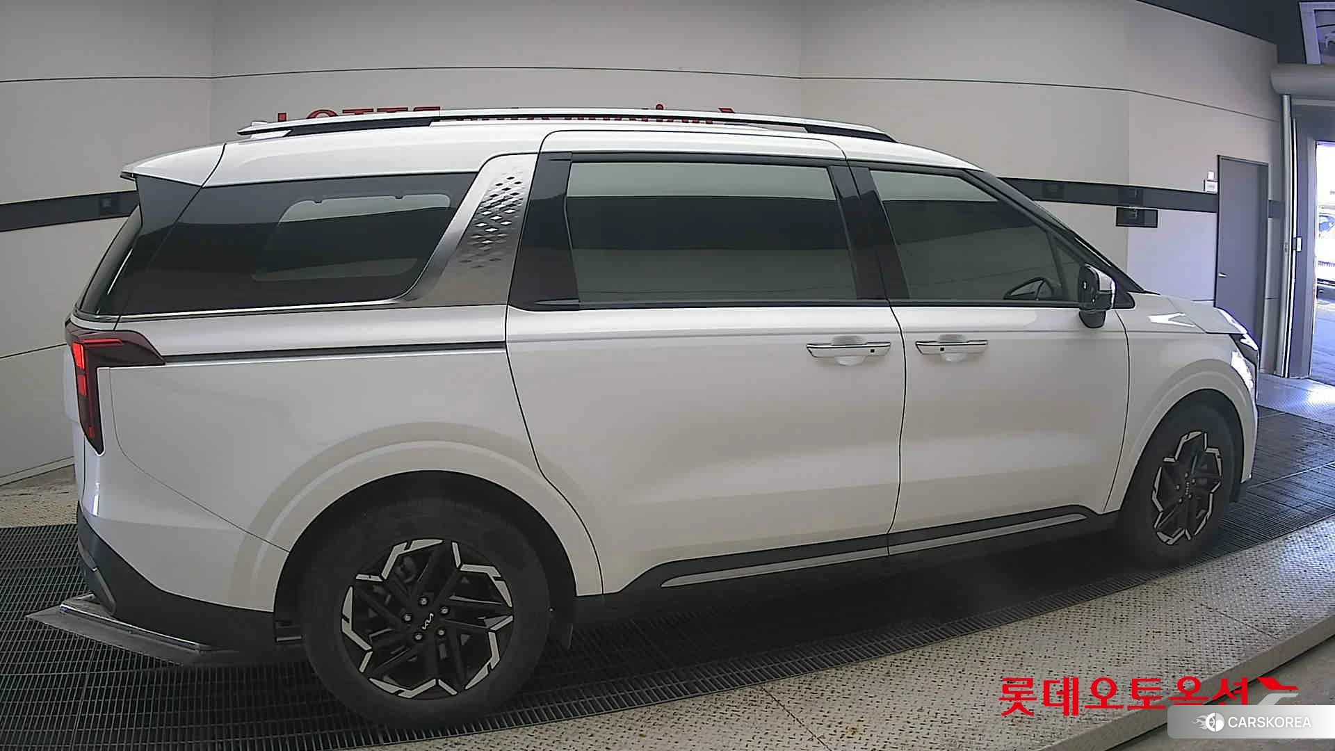Kia Carnival id 4990050 из Кореи 9