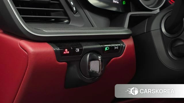 Porsche 911(992) id 4764449 из Кореи 9