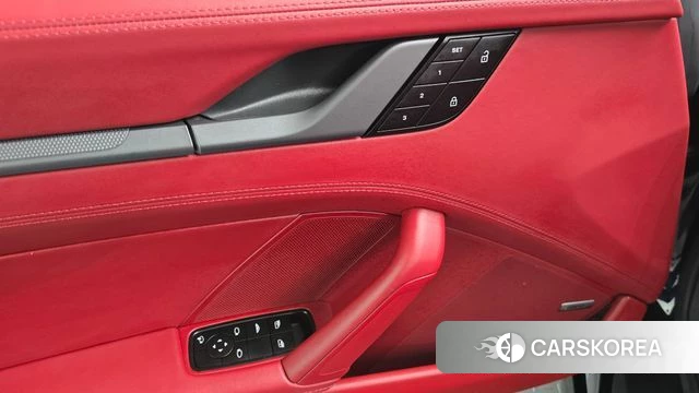 Porsche 911(992) id 4941582 из Кореи 10