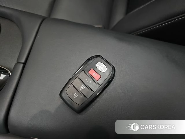 Toyota Crown Crossover id 4916719 из Кореи 10