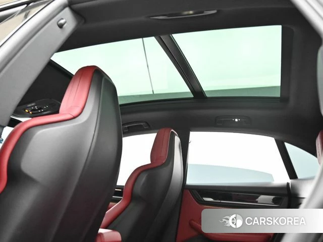 Porsche Makan EV id 4995384 из Кореи 10