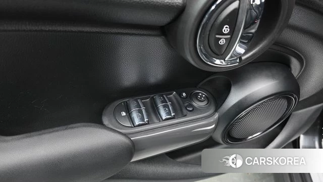 Mini Cooper D id 5013766 из Кореи 10