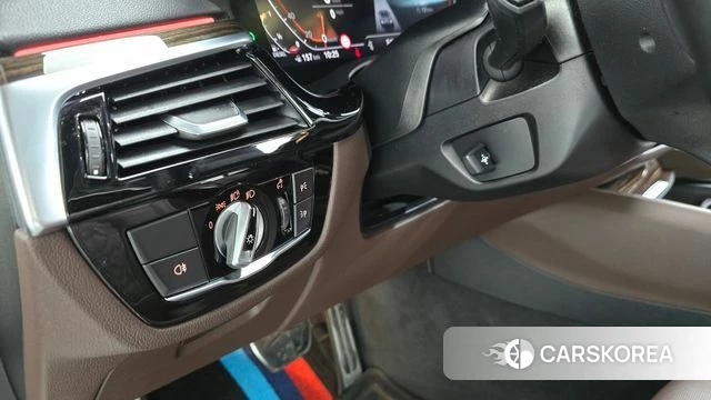 BMW 5 Series (G30) id 4976761 из Кореи 10