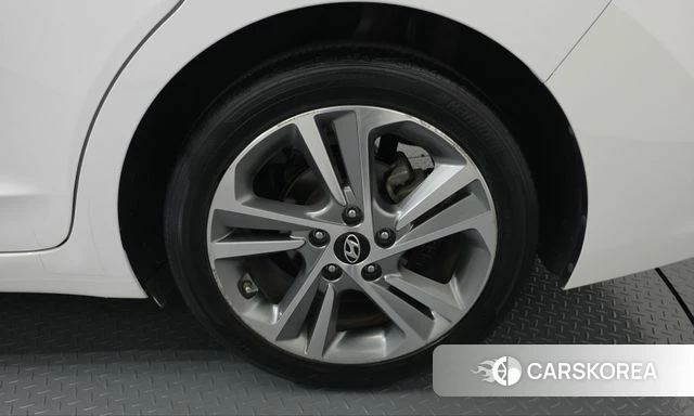 Hyundai Avante AD id 4993664 из Кореи 10
