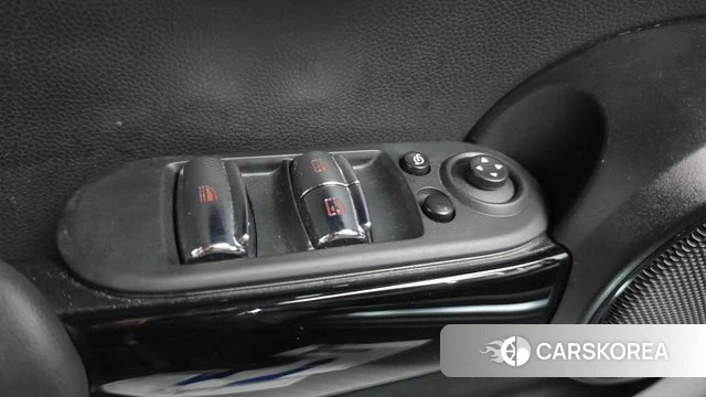 Mini Cooper Convertible id 5046338 из Кореи 10