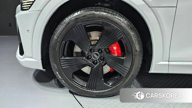 Audi e-Tron id 3915830 из Кореи 10