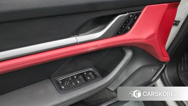 Porsche Taycan id 4957285 из Кореи 11