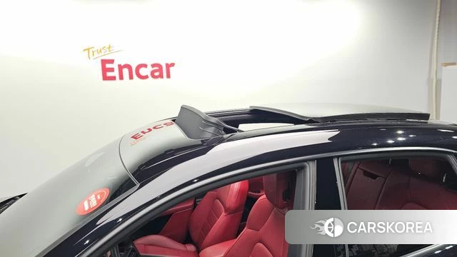 Porsche Makan EV id 3769632 из Кореи 11