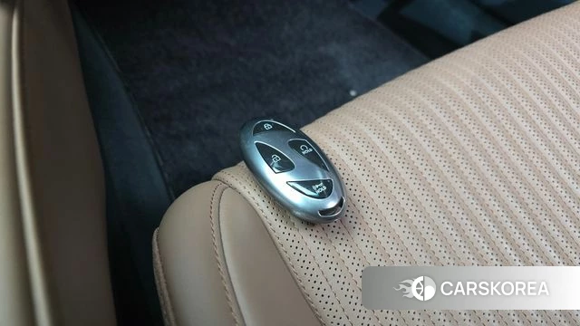 Hyundai Grandeur Hybrid (GN7) id 4990918 из Кореи 11